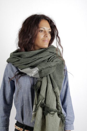 Cecilia Gallerani écharpe - 200x98 cm - vert, avec des pompons